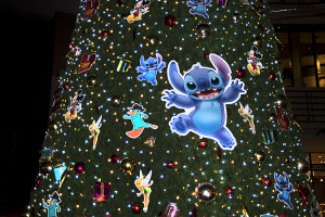 ららぽーと横浜のディズニークリスマスツリー