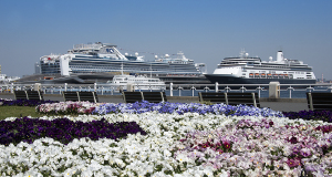 「よこはま花と緑のスプリングフェア」と豪華客船