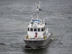 海上保安庁の警備艇「CL36 きりかぜ」