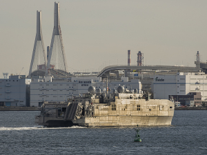 横浜港を出港する米海軍の遠征高速輸送艦USNS Puerto Rico (T-EPF 11) 