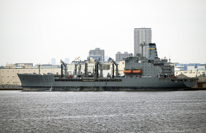 米海軍の補給給油艦「ティピカヌー (USNS Tippecanoe, T-AO-199)」