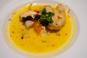 真鱈のロースト　香味野菜のサフラン風味 スープ仕立て