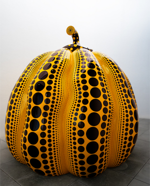 草間彌生《大いなる巨大な南瓜》２０２４年　YAYOI KUSAMA　《Great Gigantic Pumpkin》